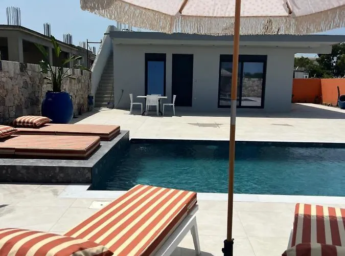 Cora With Private Pool 200m To The Φαληράκι